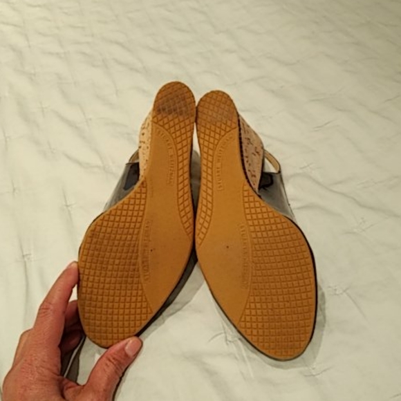 Wedge - Picture 3 of 3